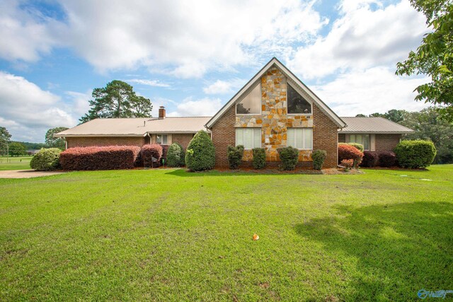 view of front of property with a front lawn