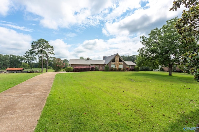 view of front of property with a front yard