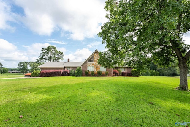 view of front of house with a front lawn