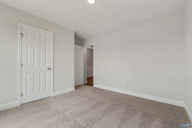 unfurnished bedroom featuring carpet floors