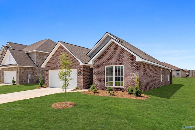 view of front facade featuring a front yard