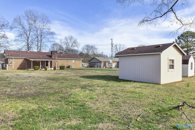 view of yard featuring an outdoor structure and a shed