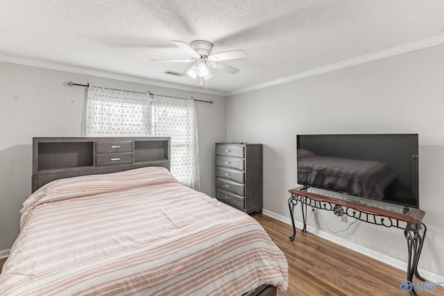 bedroom with hardwood / wood-style flooring, a textured ceiling, ceiling fan, and crown molding