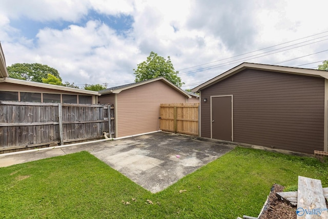 view of yard with a patio