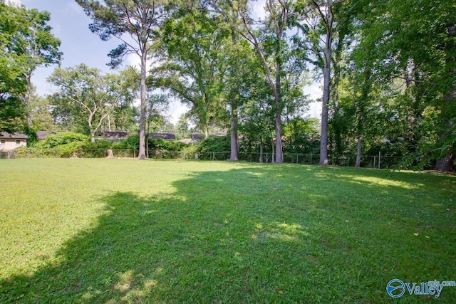 2404 Yorkshire Cir SW, Huntsville, AL 35803 - view of yard