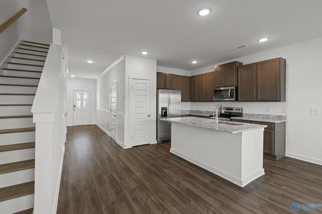 kitchen with visible vents, a sink, dark wood-style floors, recessed lighting, and appliances with stainless steel finishes