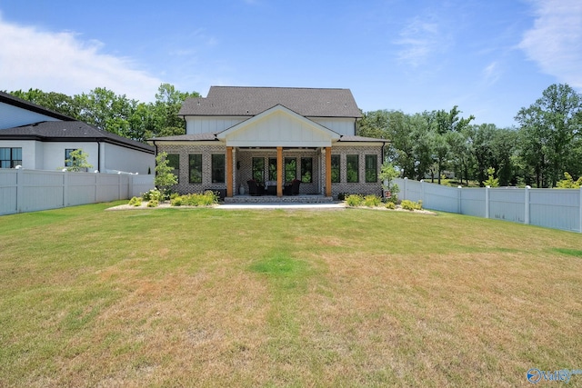 back of house featuring a lawn