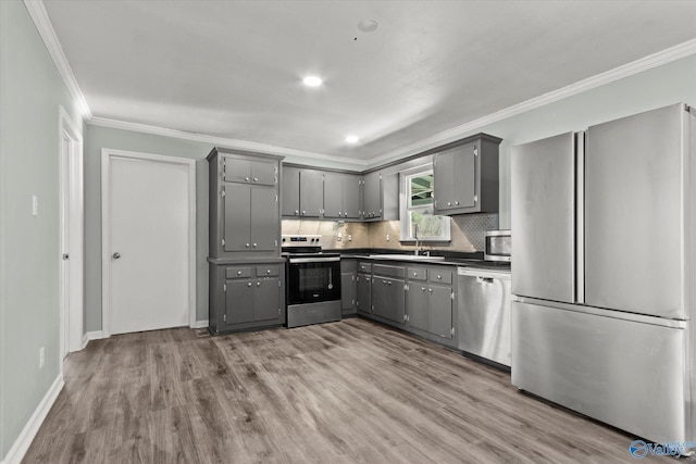 839 Bow Range Rd, Guntersville, AL 35976 - kitchen featuring light wood-style flooring, dark countertops, gray cabinetry, and stainless steel appliances