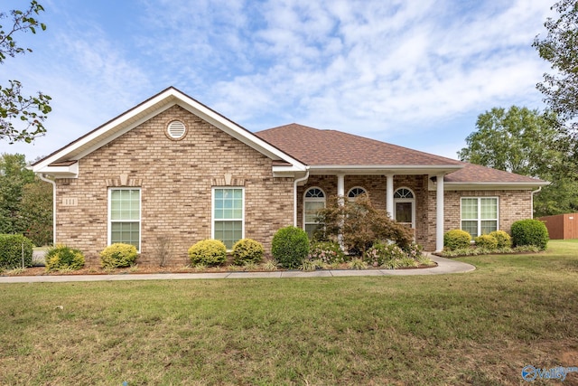 view of front of home featuring a front lawn