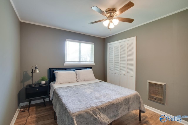 7615 Scottsboro Hwy, Scottsboro, AL 35769 - bedroom with a closet, heating unit, baseboards, ornamental molding, and wood finished floors