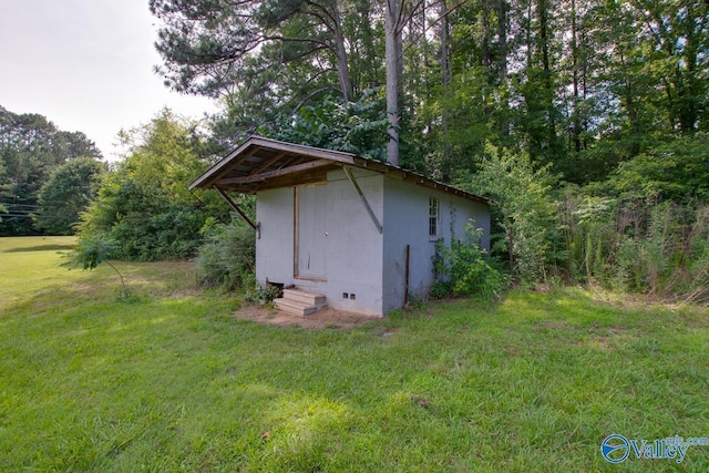 7615 Scottsboro Hwy, Scottsboro, AL 35769 - view of outdoor structure featuring entry steps and an outbuilding