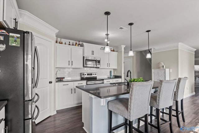 kitchen featuring hanging light fixtures, dark hardwood / wood-style flooring, decorative backsplash, sink, and appliances with stainless steel finishes