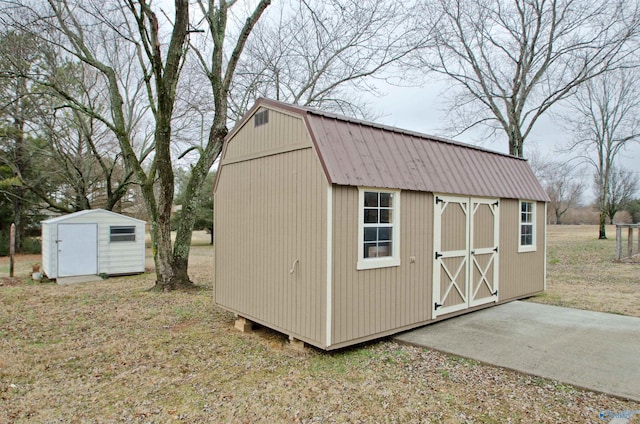 view of outbuilding