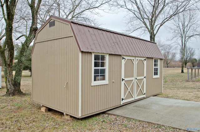 view of outbuilding