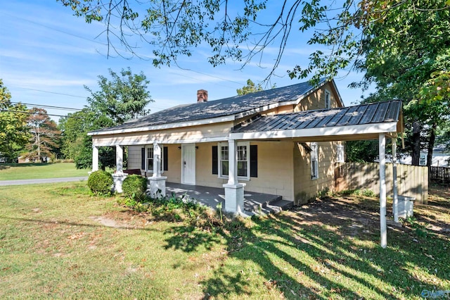 view of front facade with a front yard and covered porch