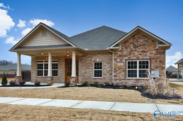 craftsman house featuring a front lawn and a porch