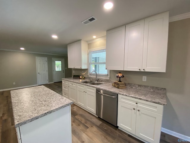 kitchen featuring ornamental molding, dark wood-style floors, visible vents, dishwasher, and a sink