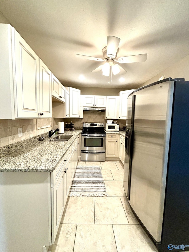 753 Walnut St, Gadsden, AL 35901 - kitchen with stainless steel appliances, under cabinet range hood, a ceiling fan, tasteful backsplash, and a sink