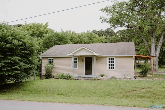 509 2nd Ave SW, Arab, AL 35016 - single story home featuring a front yard, a porch, and roof with shingles