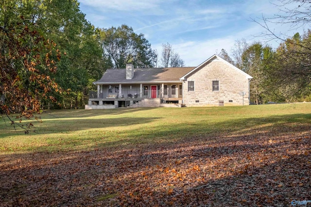 view of front facade featuring a front lawn