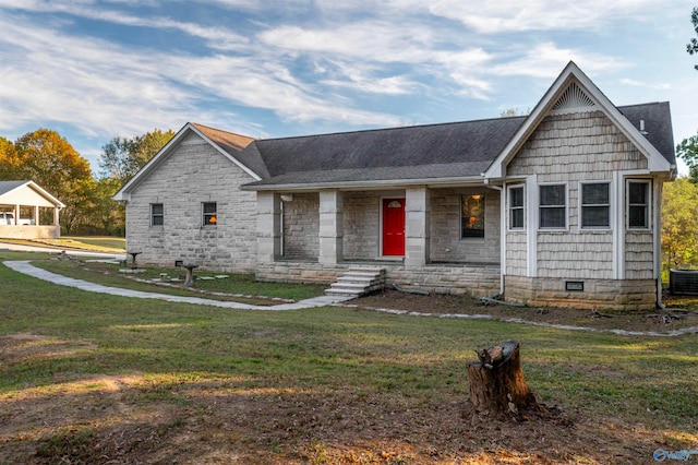 view of front of home featuring a front yard