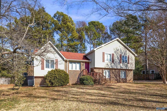 split level home with a front lawn