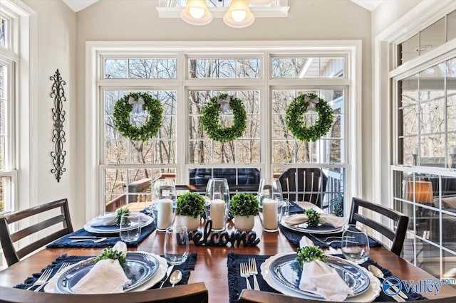 sunroom with a notable chandelier and vaulted ceiling