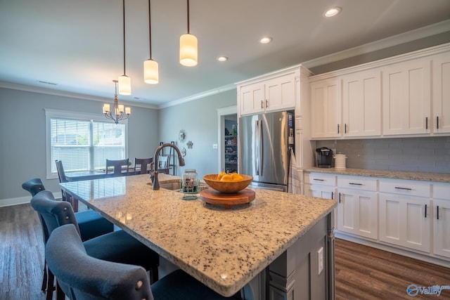 25366 Nettlebrooke Dr, Athens, AL 35613 - kitchen featuring a sink, tasteful backsplash, dark wood-style flooring, freestanding refrigerator, and an inviting chandelier