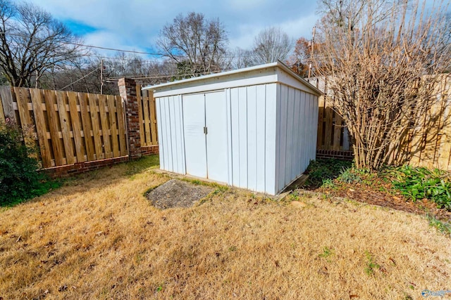 view of outdoor structure featuring a yard