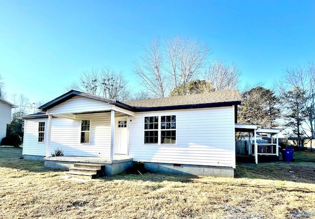 view of front of home featuring a front yard and covered porch