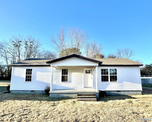 view of front of house featuring covered porch and a front yard