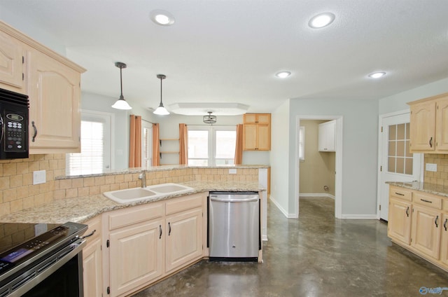 1422 Lake Crest Dr SW, Decatur, AL 35603 - kitchen with stainless steel appliances, a sink, light brown cabinets, a peninsula, and baseboards