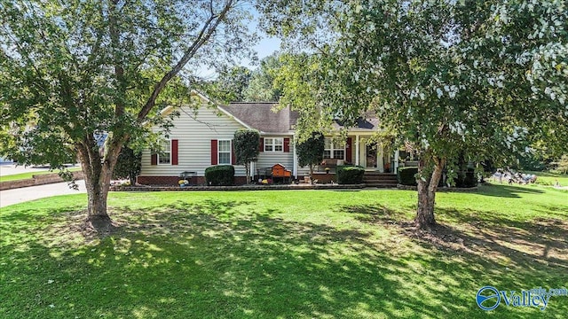 single story home featuring a front yard