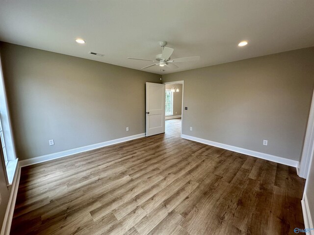 unfurnished room featuring light wood-type flooring and ceiling fan