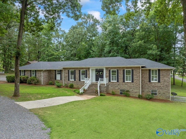 single story home featuring a front lawn