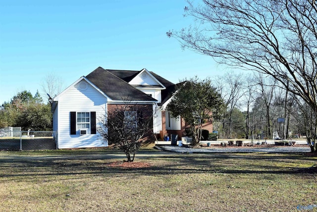 view of front of property with a front yard