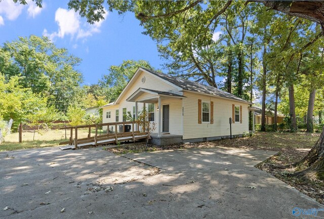 view of front of property featuring a deck