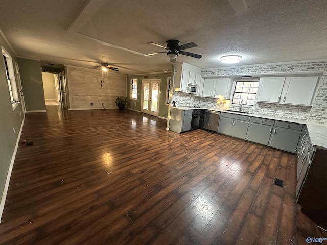 kitchen featuring tasteful backsplash, sink, stainless steel appliances, and dark hardwood / wood-style floors