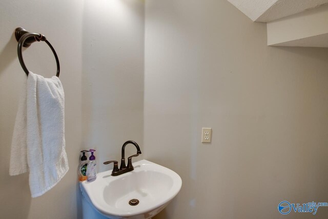 14850 Creek Ln, Athens, AL 35613 - bathroom featuring a sink