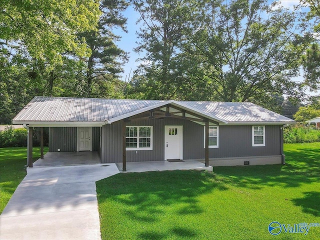 single story home featuring a carport, covered porch, and a front yard