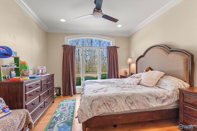 bedroom with crown molding, recessed lighting, light wood finished floors, and ceiling fan