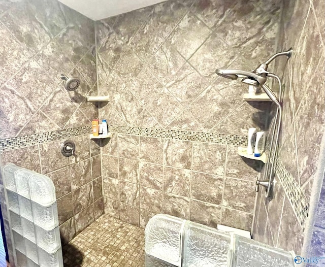 full bath featuring tiled shower