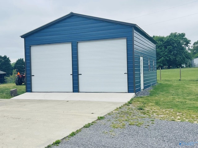 view of detached garage