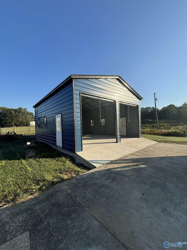 view of detached garage