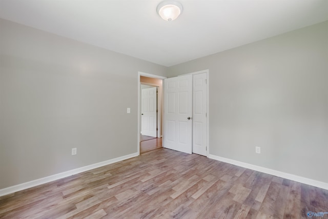 unfurnished room featuring light hardwood / wood-style flooring