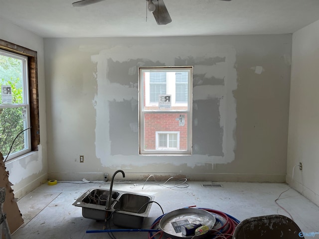 spare room featuring ceiling fan