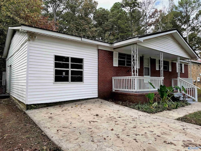 view of front facade with covered porch