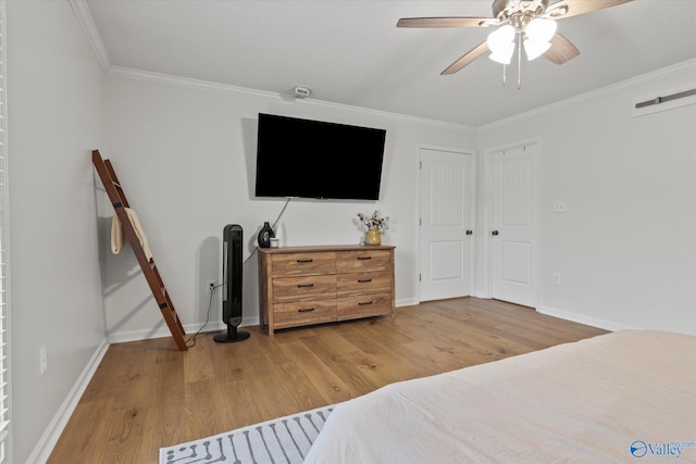 bedroom featuring light hardwood / wood-style floors, ceiling fan, and ornamental molding