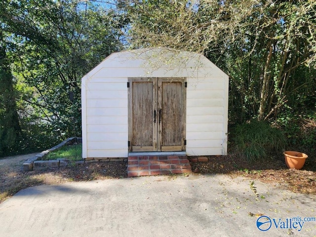 view of outbuilding