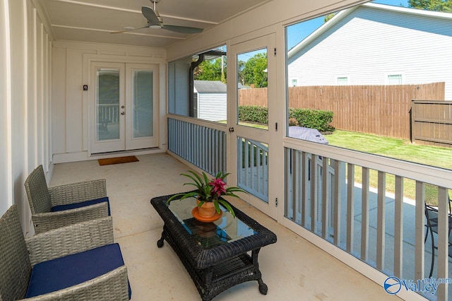 sunroom / solarium featuring ceiling fan